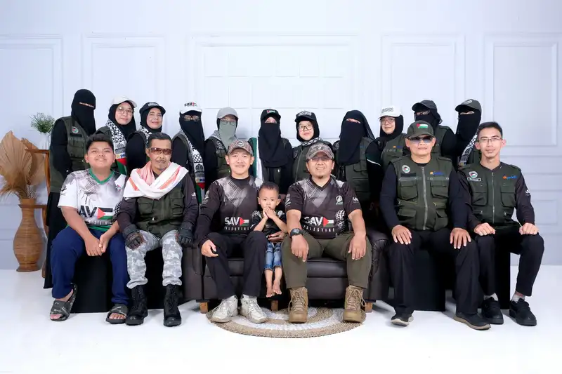 Foto grup di Studio Kuningan Ajid - foto bersama teman
